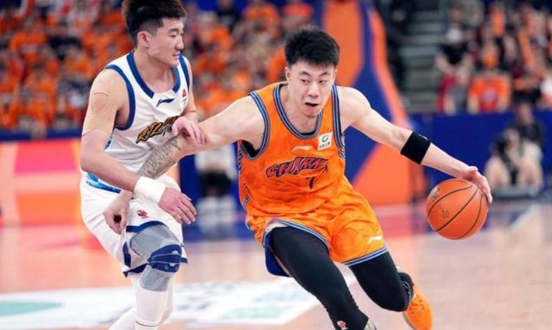 特雷·杨4900万选项在即 奇才面临合同考验