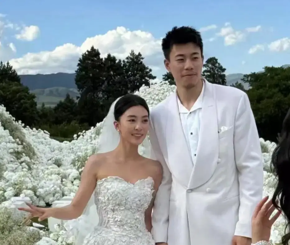 乐鱼体育队报:巴黎卖拉莫斯和李刚仁收入破亿,将签阿克利乌舍和迪奥曼德