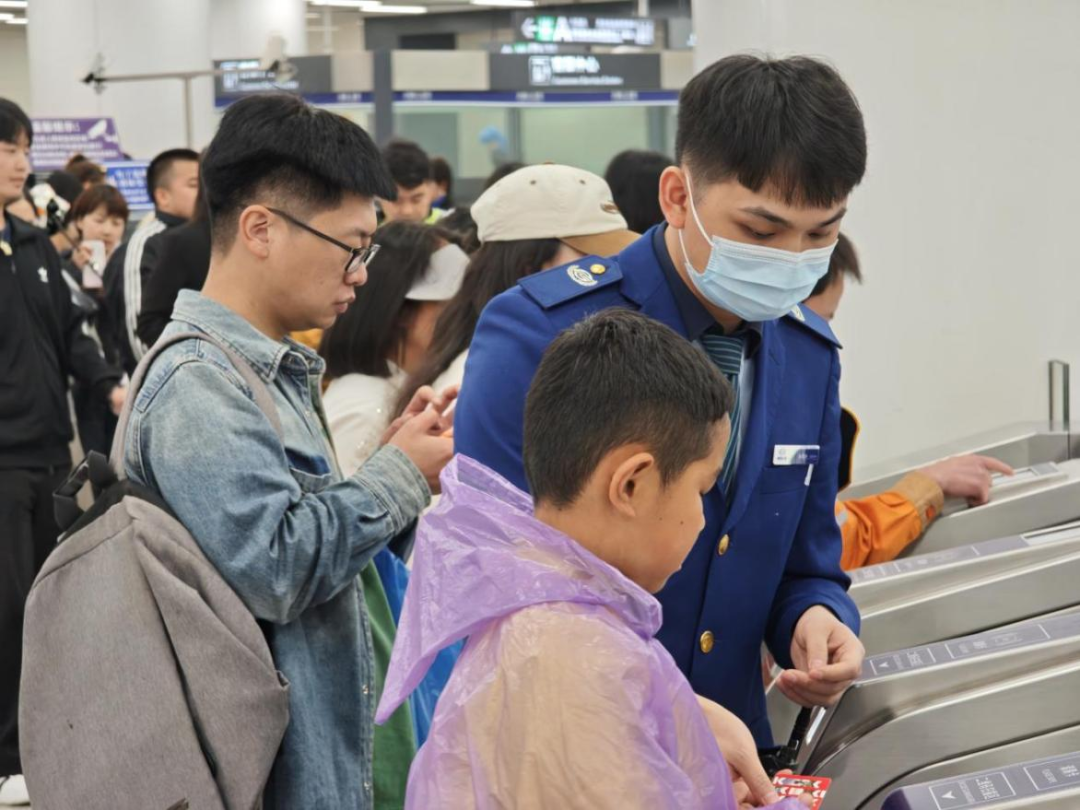 尽管得到了莫兰特,但人员拥挤的开拓者并不打算送走后场老将?