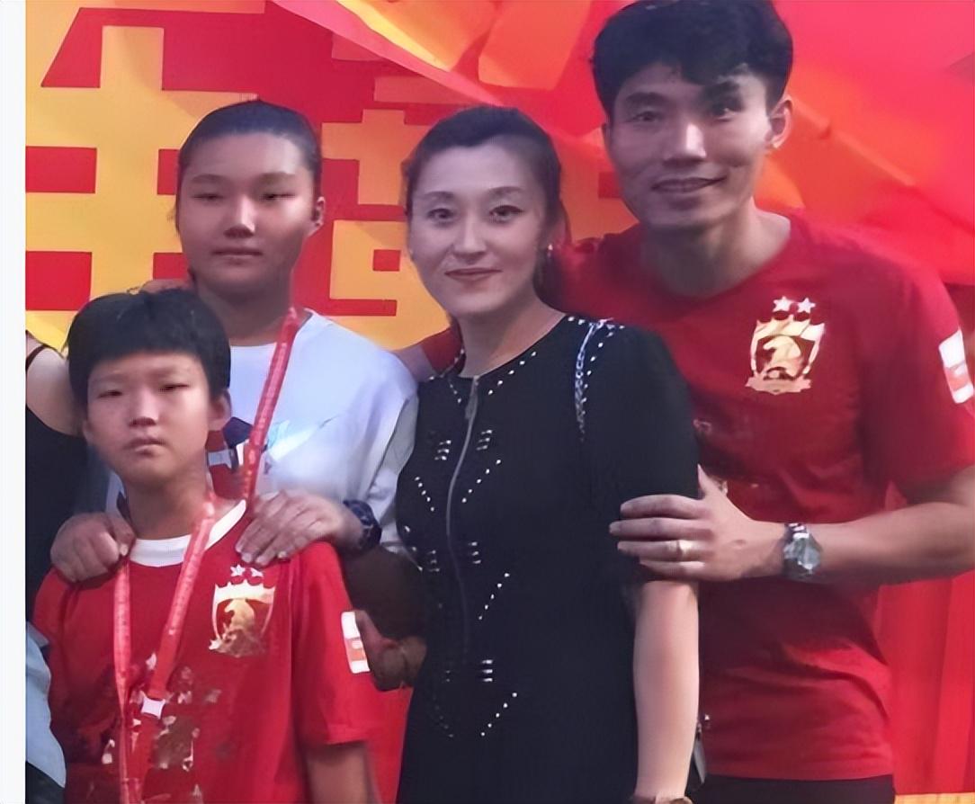 乐鱼体育不到两年前,他被国王裁掉,如今他却带领尼克斯拿到了总冠军?