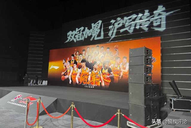 乐鱼体育老鹰1年1400万美元留住澳洲中锋,他们也是付出了不小的代价?