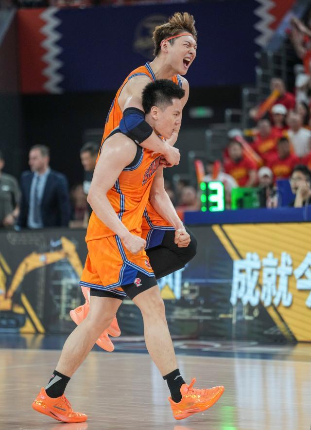 乐鱼体育新赛季NBA提前排名马刺居首