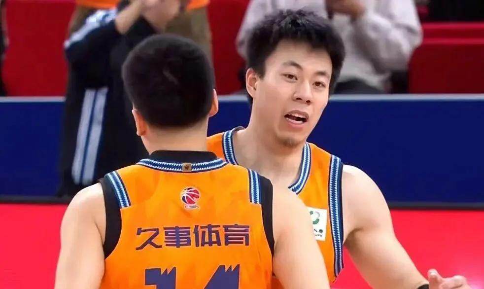 乐鱼体育4年1.78亿！抢疯了！湖人头痛，冠军中锋还要吗？