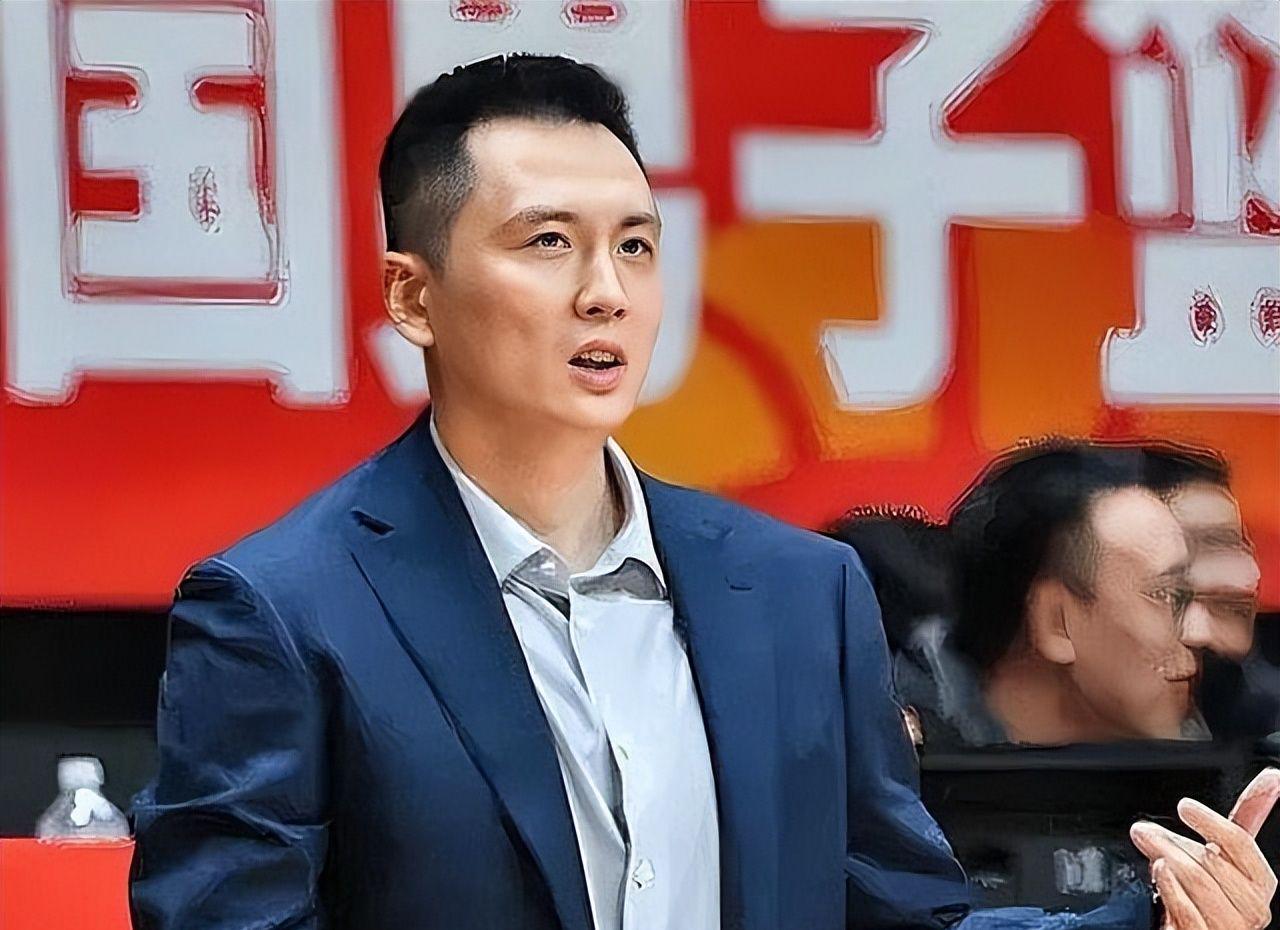 尼克斯队时隔53年NBA再夺冠,中锋罗宾逊晒比赛前酒店抓蛇视频
