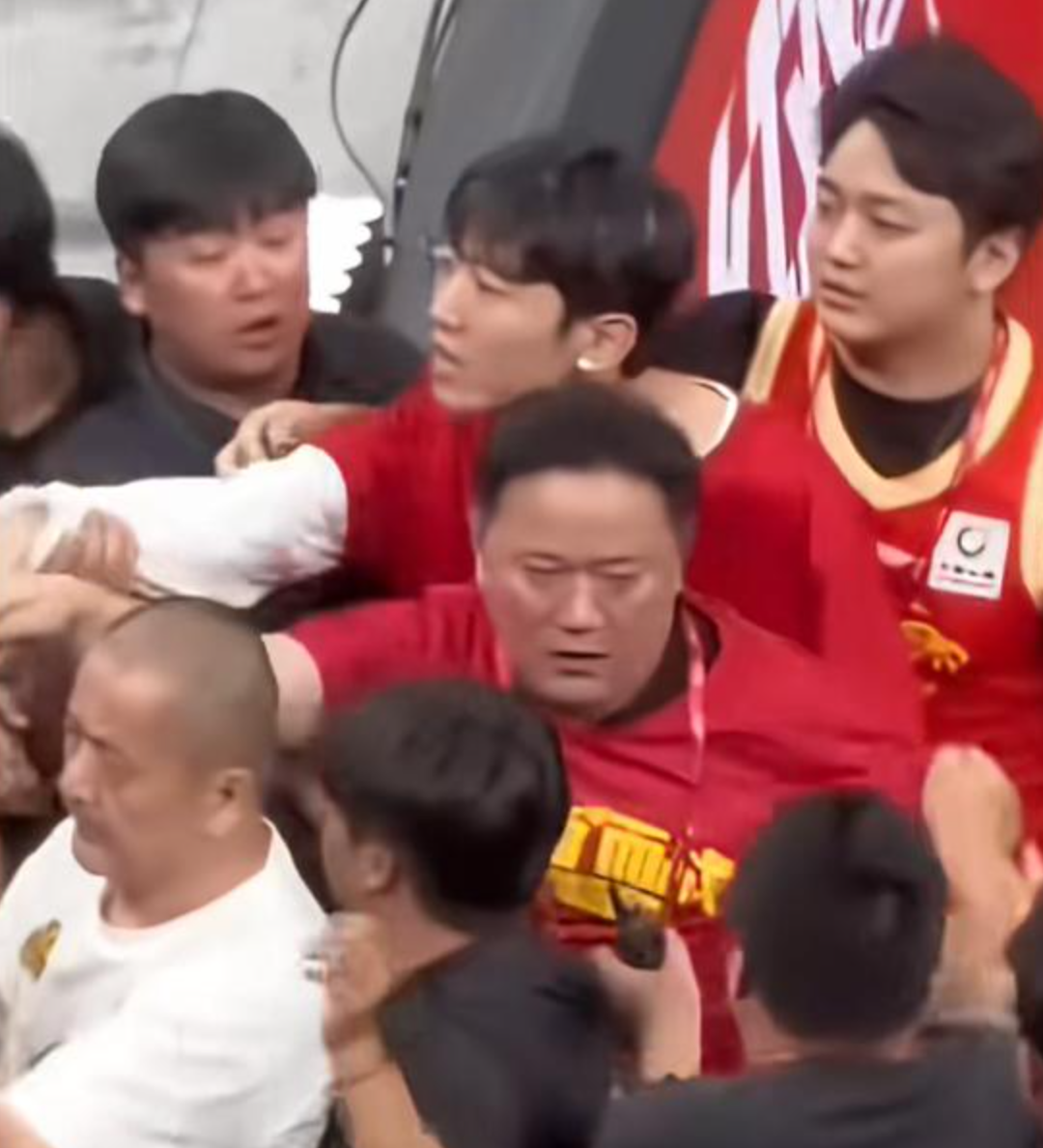 乐鱼体育文班亚马再吃一次恶意犯规就禁赛 总决赛仅剩几场?