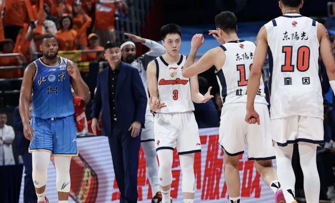 乐鱼体育NBA神操作:马刺出台地域限购,直接取消外地尼克斯球迷门票订单