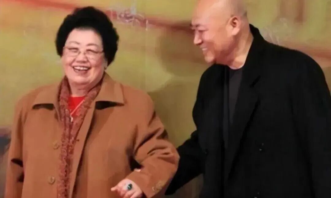 乐鱼体育场均28+7+5，火箭追29岁巨星前锋，拆队甩卖不划算！不如静观其变