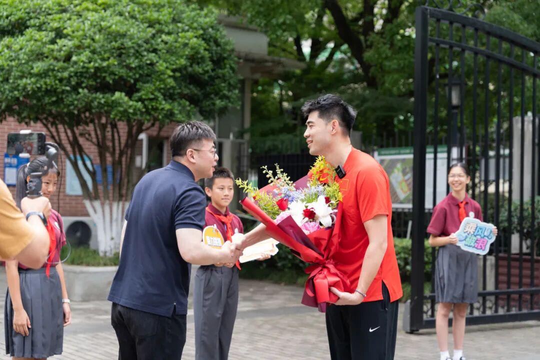 乐鱼体育字母哥争夺战,又一匹黑马杀出!森林狼欲五换一,准备组欧洲双塔