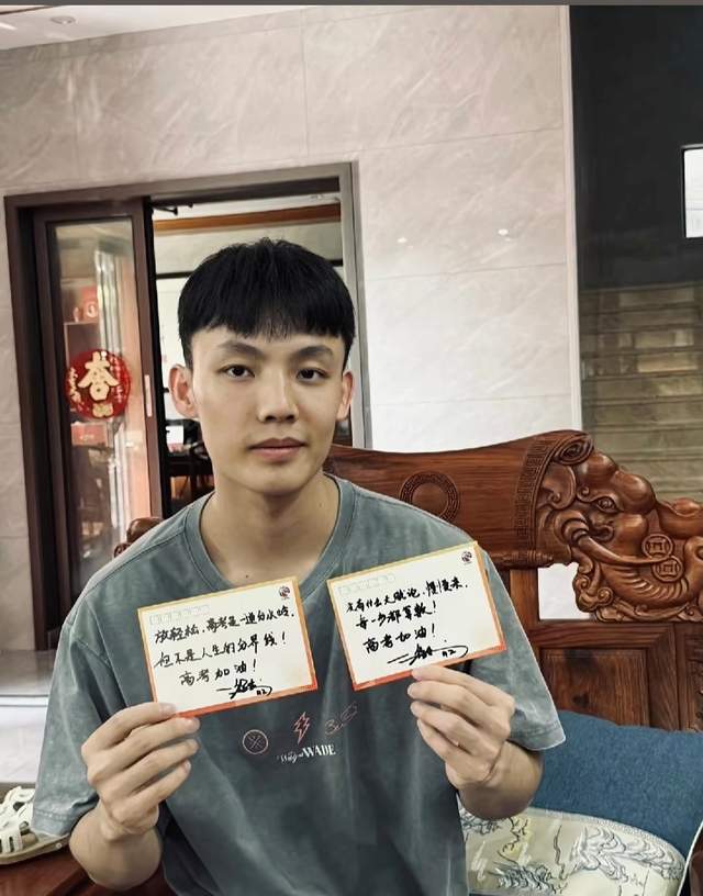 乐鱼体育4年2.29亿,福克斯坑苦马刺!老板儿子“赶人”+搭首轮才能送走?