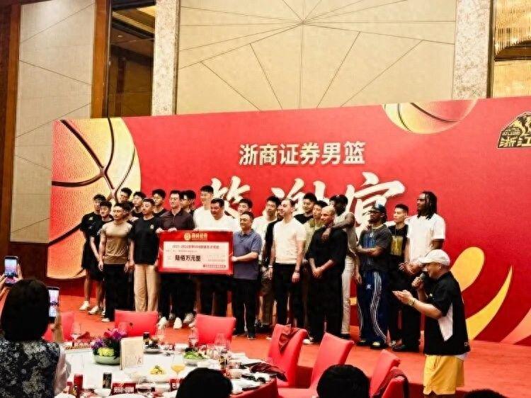 乐鱼体育布朗直播谈尼克斯夺冠坦言痛苦