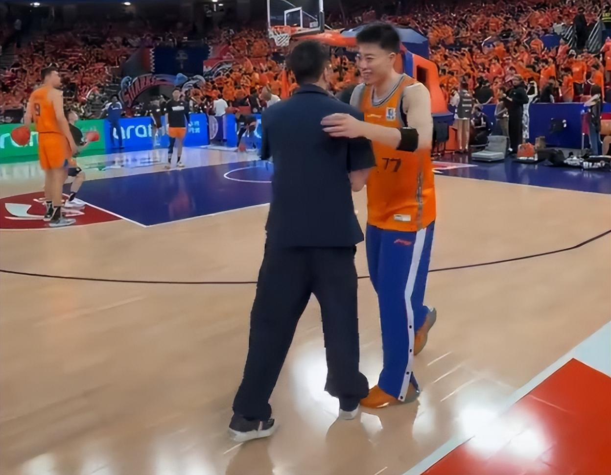 美职篮总决赛4比1淘汰马刺！纽约尼克斯时隔53年再次夺冠！