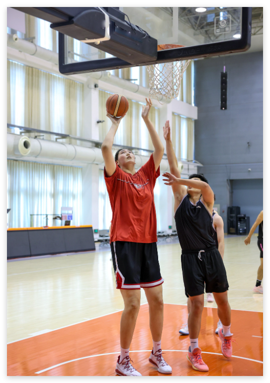 乐鱼体育尼克斯夺冠！布伦森45+3大功臣，文班19+14创纪录，福克斯成罪人