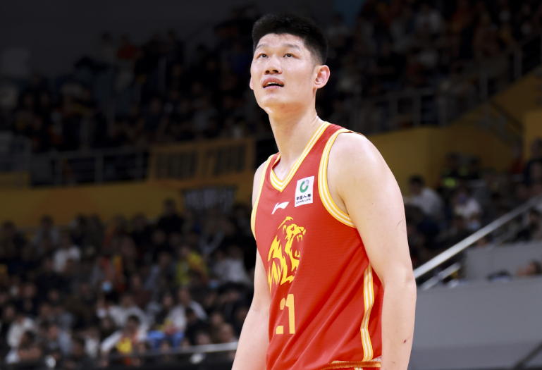乐鱼体育-19岁意中锋退NBA选秀加盟NCAA
