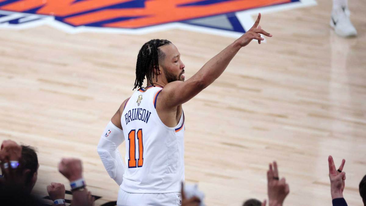 NBA官方晒总冠军定妆照:尼克斯17人出镜 索汉和杰米森没拍上?