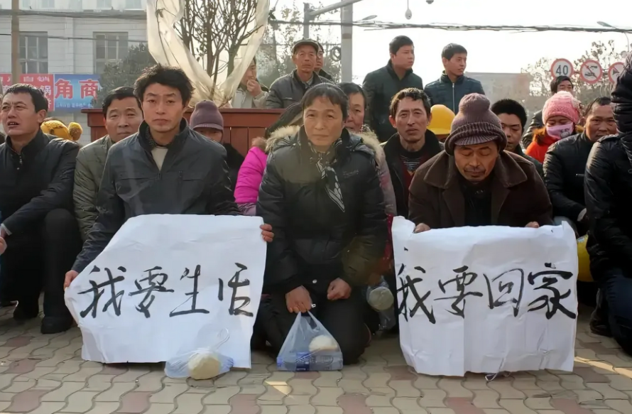 场外暴力让纽约蒙羞:17岁少年被打至昏迷,马刺遭扔鸡蛋