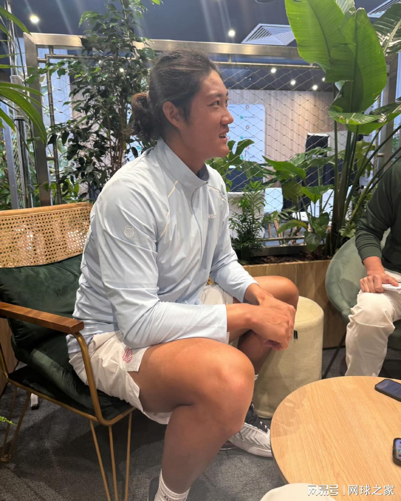 杨瀚森新老板夺冠了！NHL飓风队捧起斯坦利杯：给开拓者打个样？