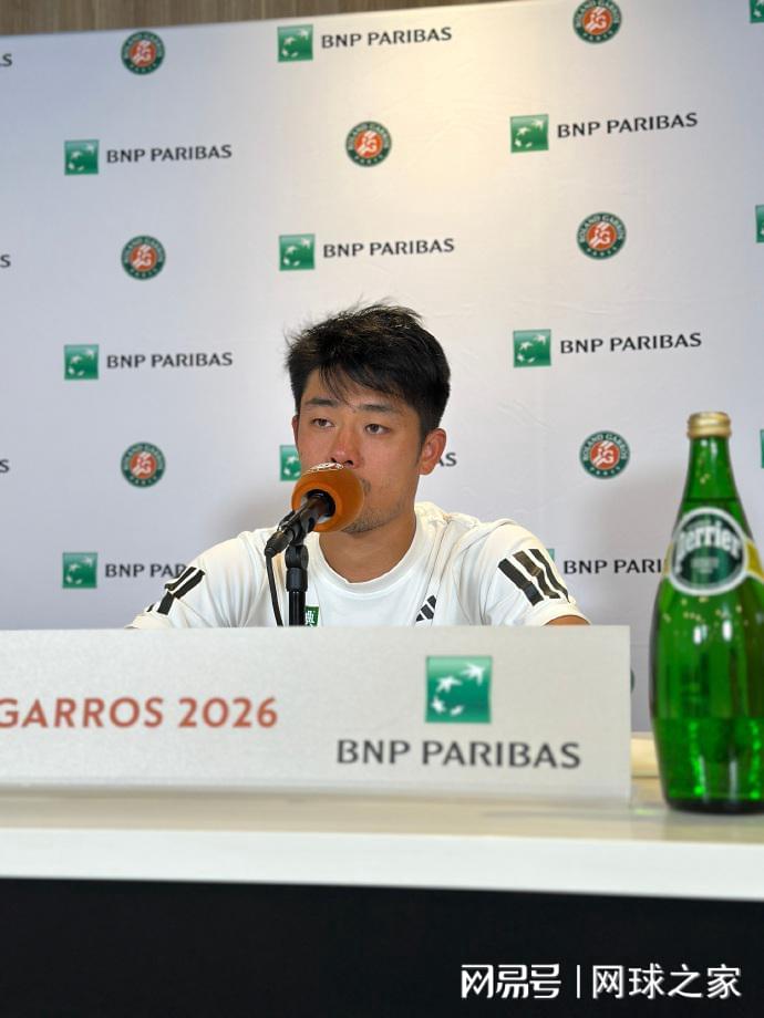记者：费内巴切仍在和曼城谈阿克转会费，预计700万+150万镑