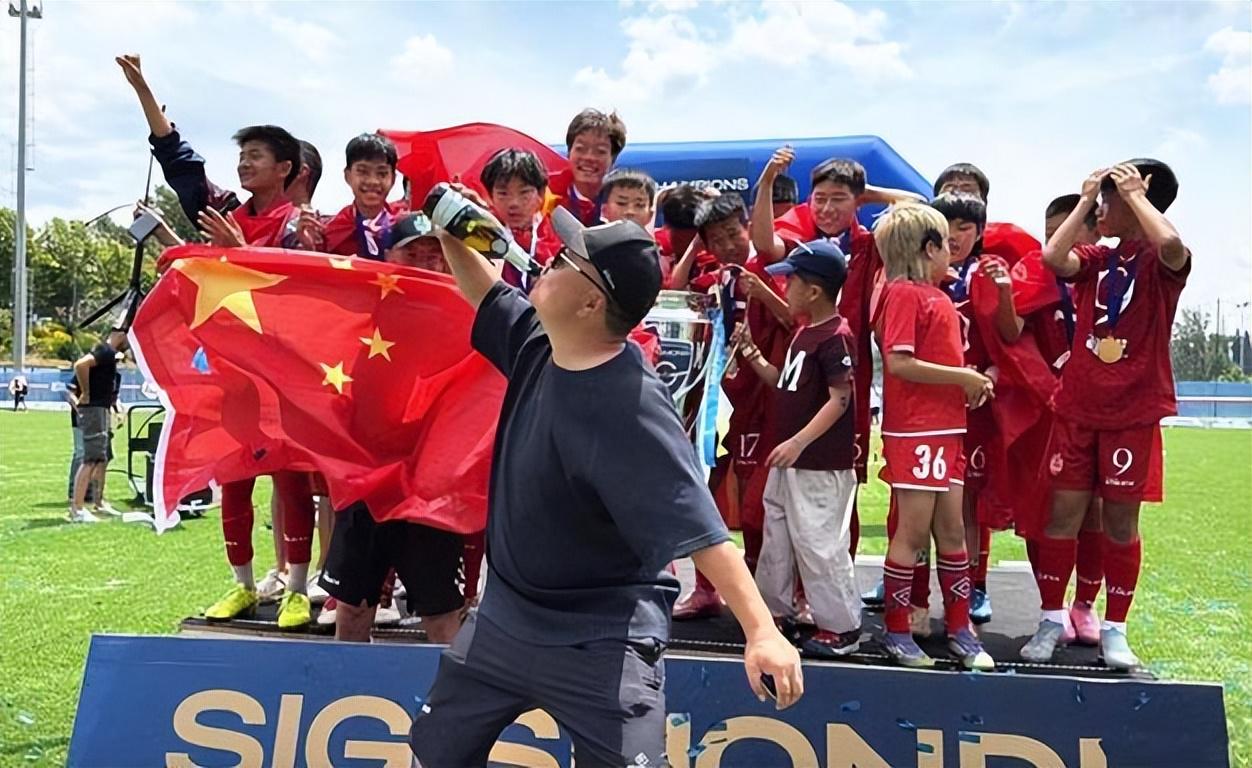 乐鱼体育-又出一位门神！沙特门将奥韦斯单场9次扑救，比沃齐尼亚还多